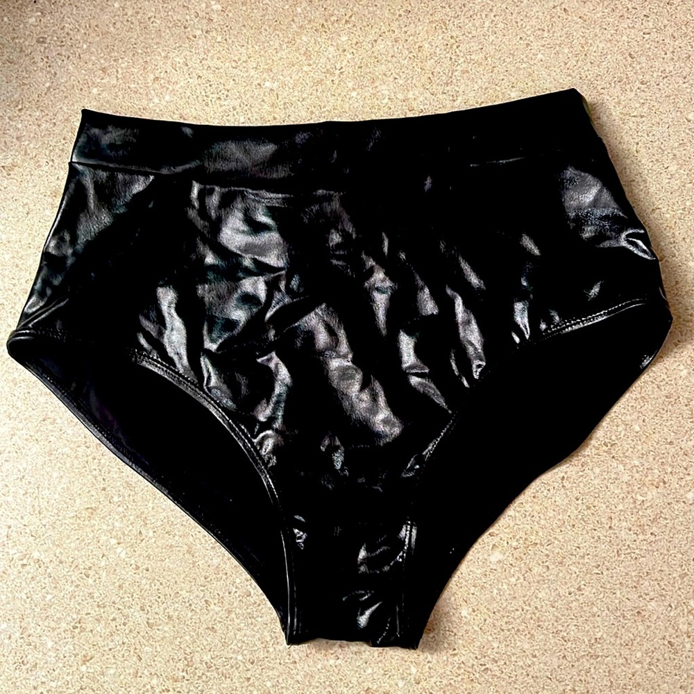 Black bottoms